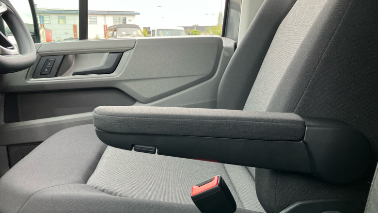 Volkswagen Crafter Cr35 Mwb Diesel Fwd 2.0 TDI 140PS Commerce Plus Low Roof Van